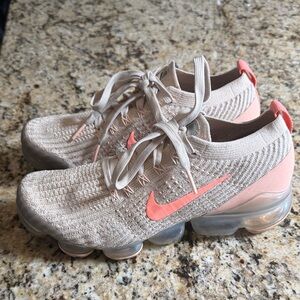 Nike Women's Light Beige and Coral Athletic Shoes